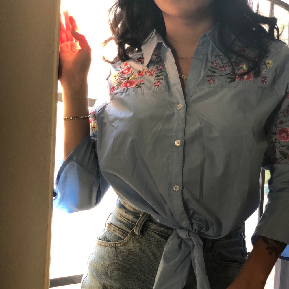 Bleuh Ciel button up top